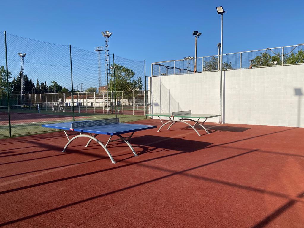 El Patronato de Deportes de Baeza cuenta con un nuevo espacio para la práctica del tenis de mesa