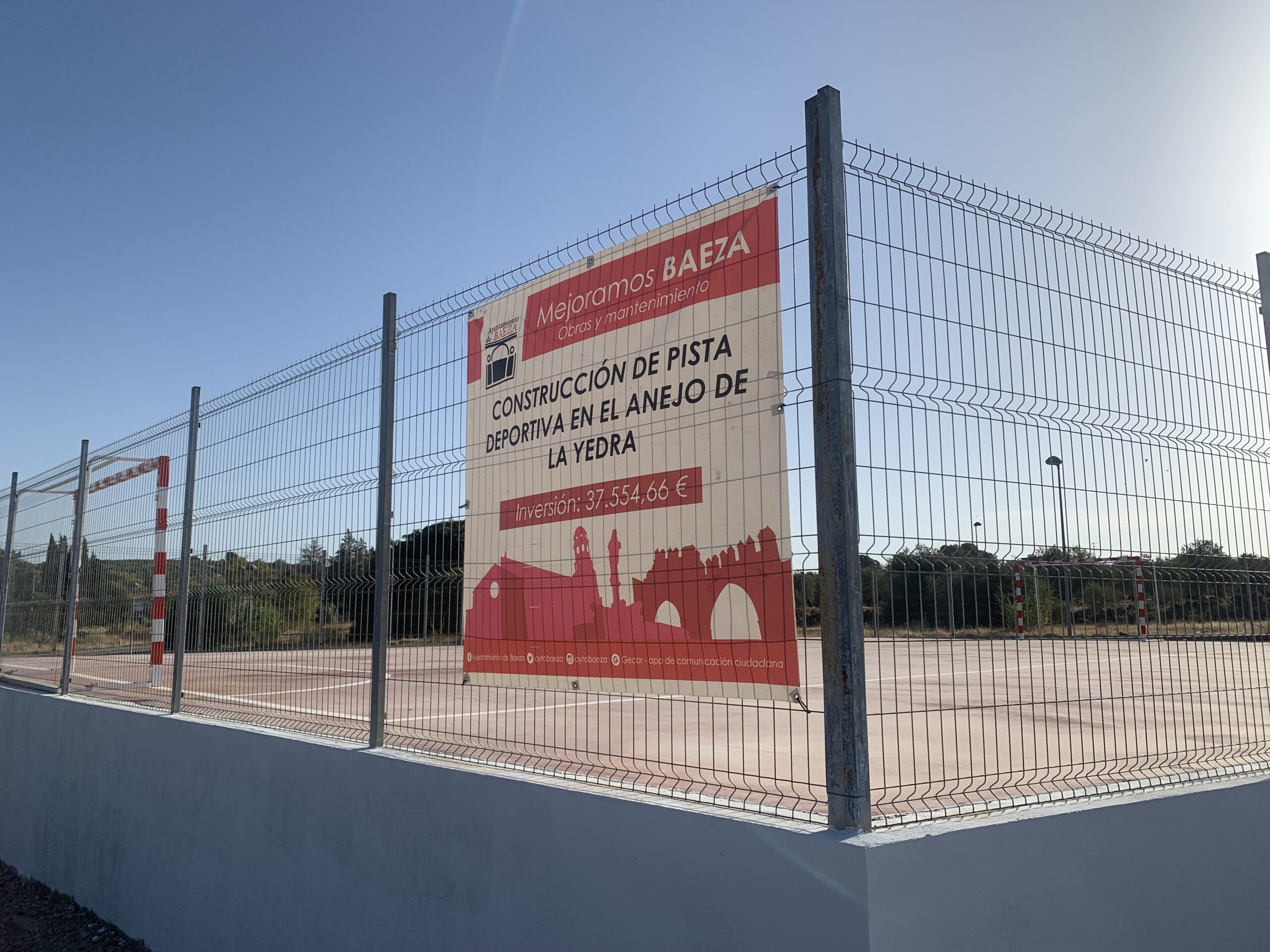Finalizada la nueva pista deportiva en La Yedra (Baeza)